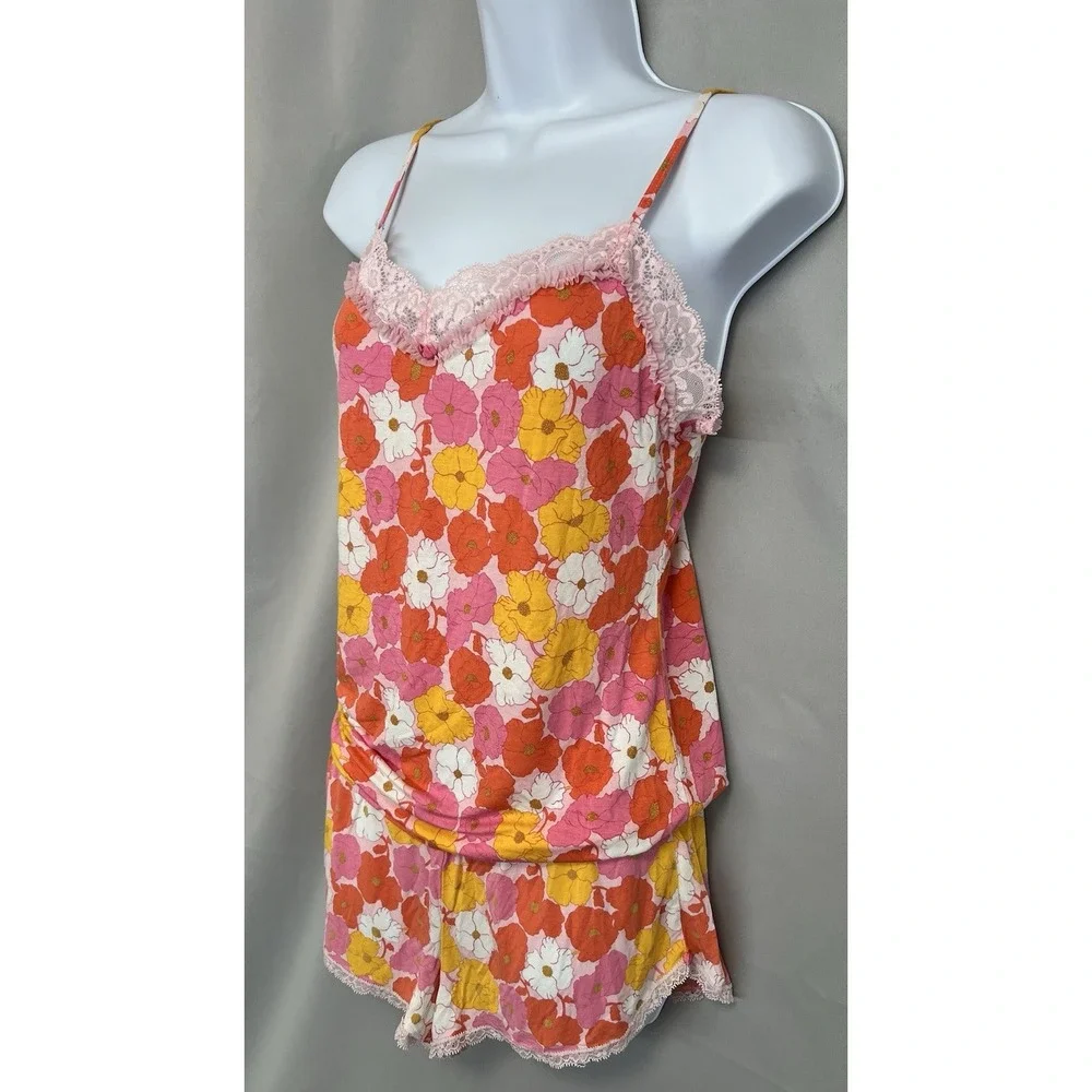 Victoria's Secret‎ Floral Lace Pajamas 2 Piece Set Cami+Shorts Women's Medium